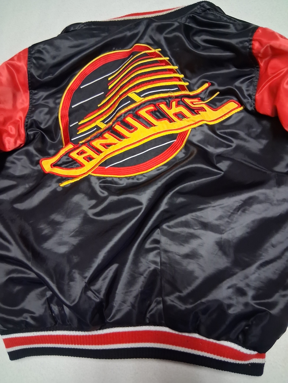 Reversable Vancouver Canucks Black Logo Bomber Jacket - Picture 8 of 15